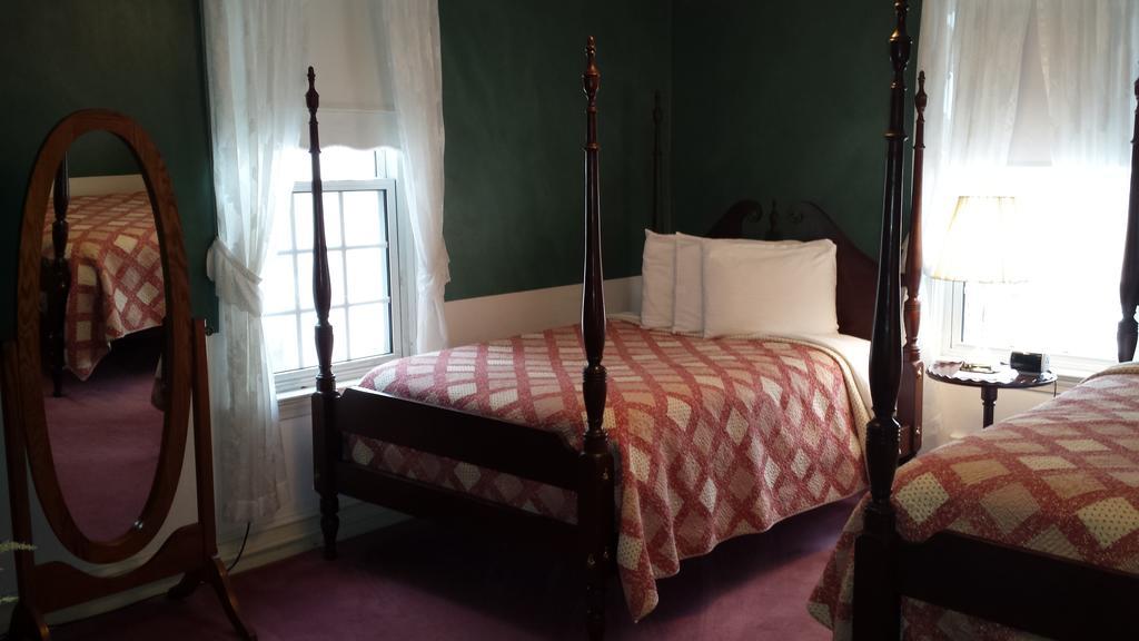 The Country Inn Of Berkeley Springs Szoba fotó